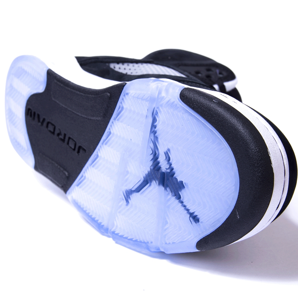 ナイキエアジョーダンレトロ５