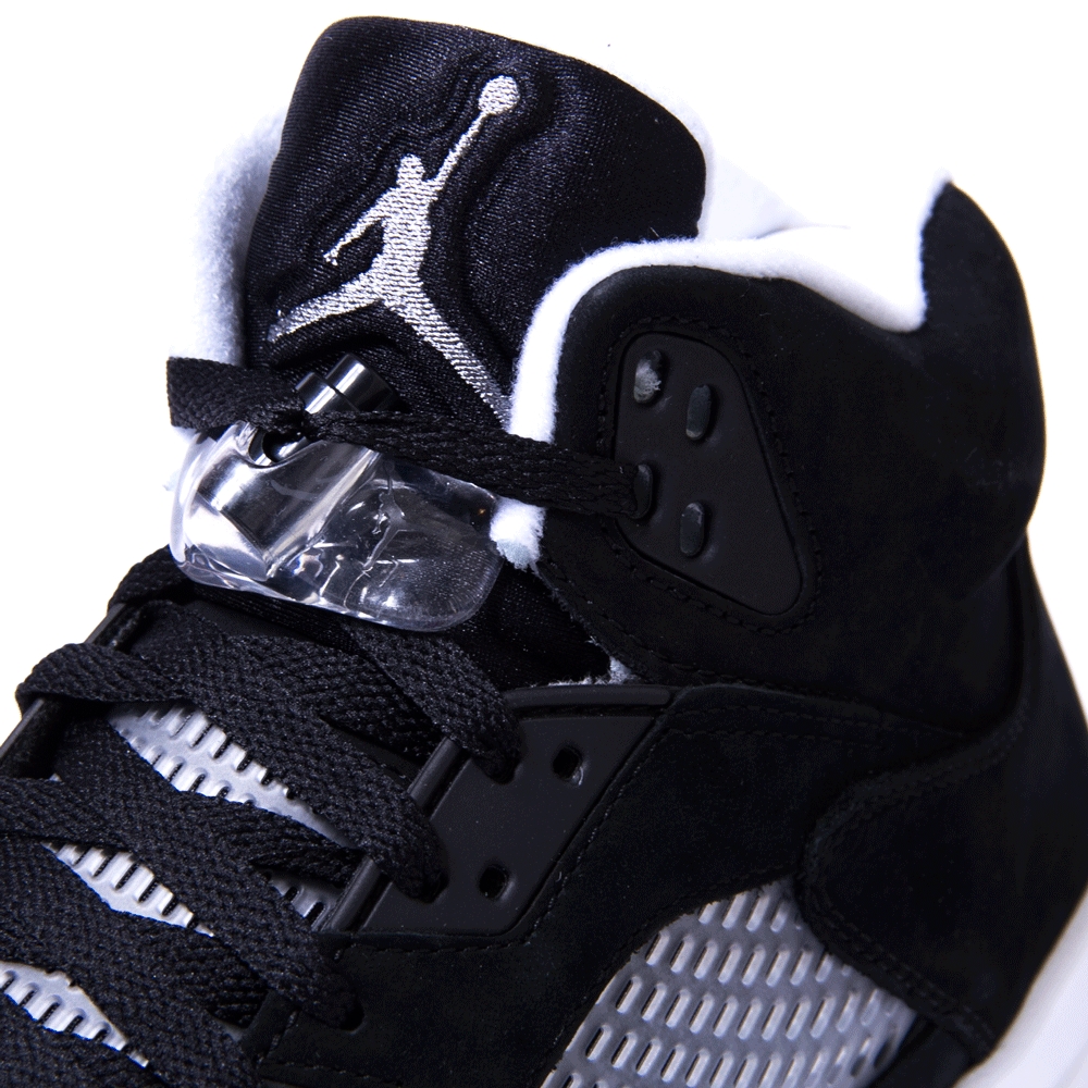 ナイキエアジョーダンレトロ５