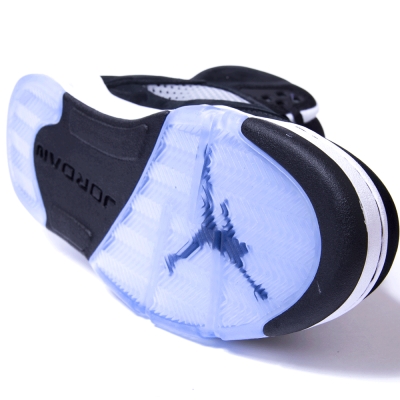 ナイキエアジョーダンレトロ５