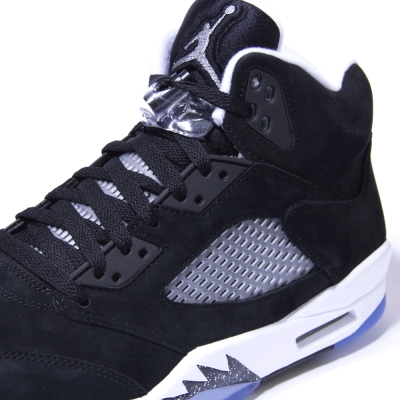 ナイキエアジョーダンレトロ５