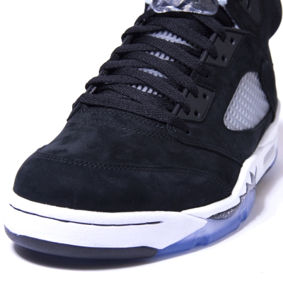 ナイキエアジョーダンレトロ５