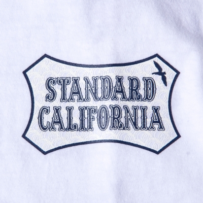 スタンダード カリフォルニア オーシャンサイド シェールド ロゴ t