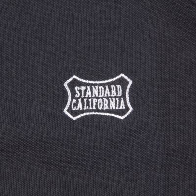 スタンダードカリフォルニア シールド ロゴ ポロ シャツ