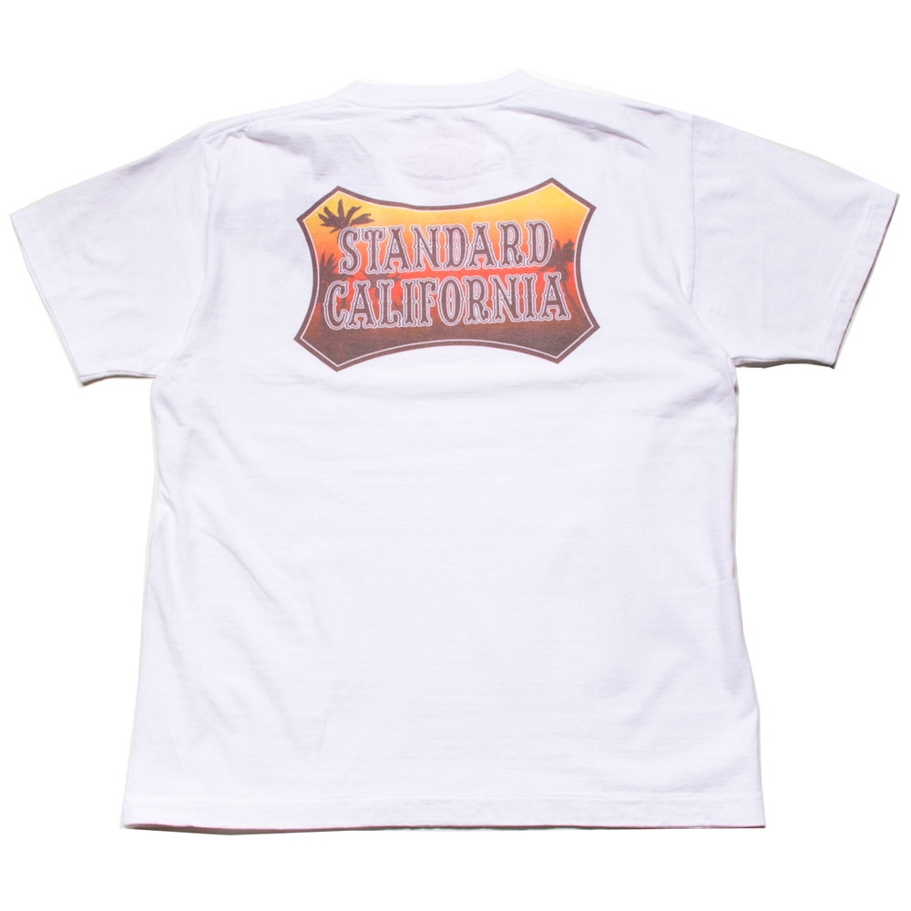 スタンダードカリフォルニア サンセット シールド ロゴ Tシャツ