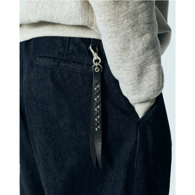 キャリー ラウンド & ピラミッド スタッズ レザー ショート キーリング