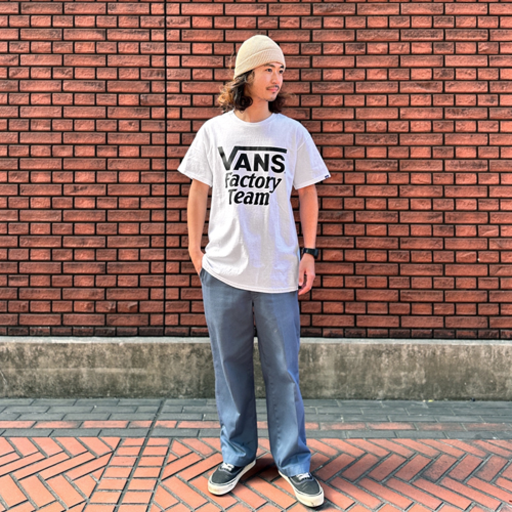 スタンダードカリフォルニア ヴァンズ ロゴ Tシャツ | VANS X SD LOGO