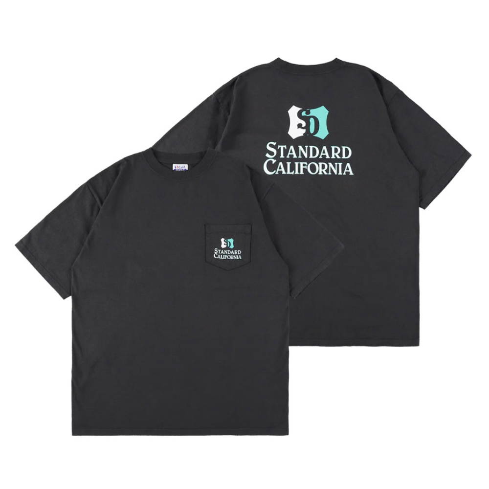 スタンダードカリフォルニア ヘヴィーウェイト シールド ロゴ ポケット ティー