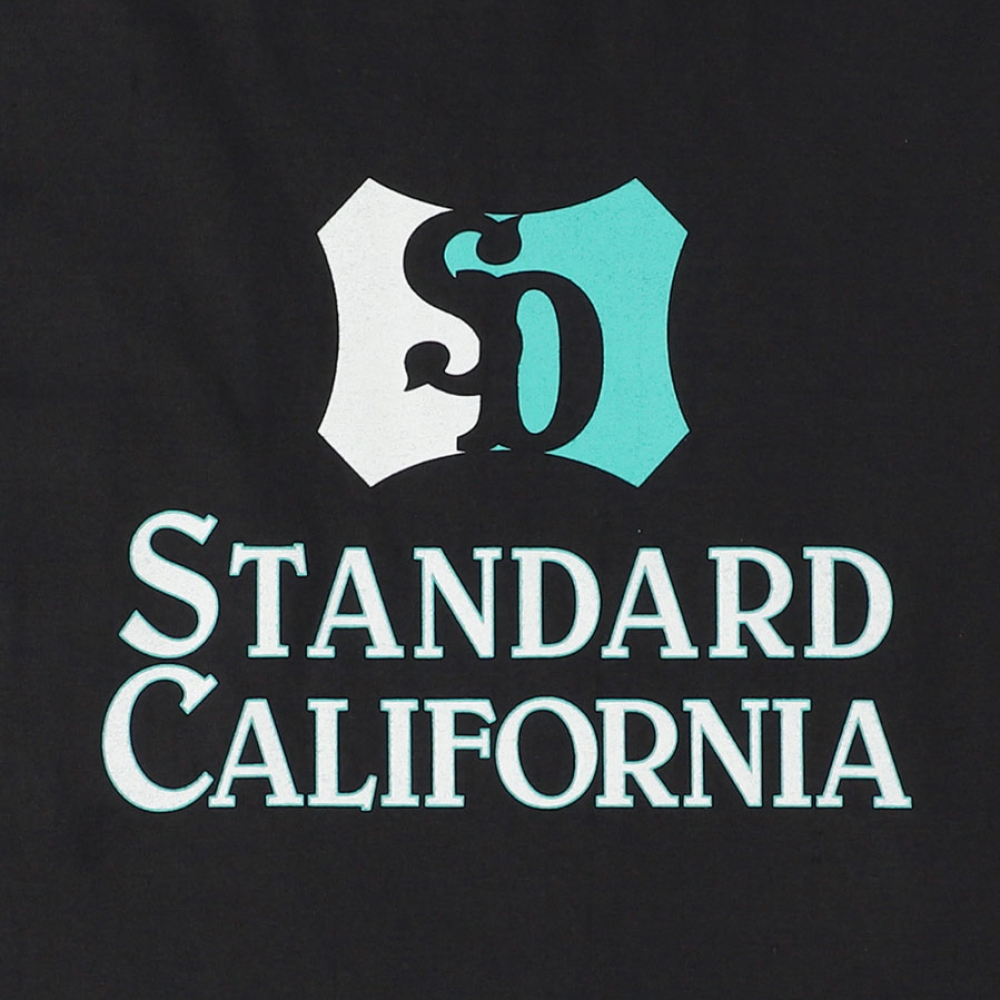 スタンダードカリフォルニア ヘヴィーウェイト シールド ロゴ ポケット ティー