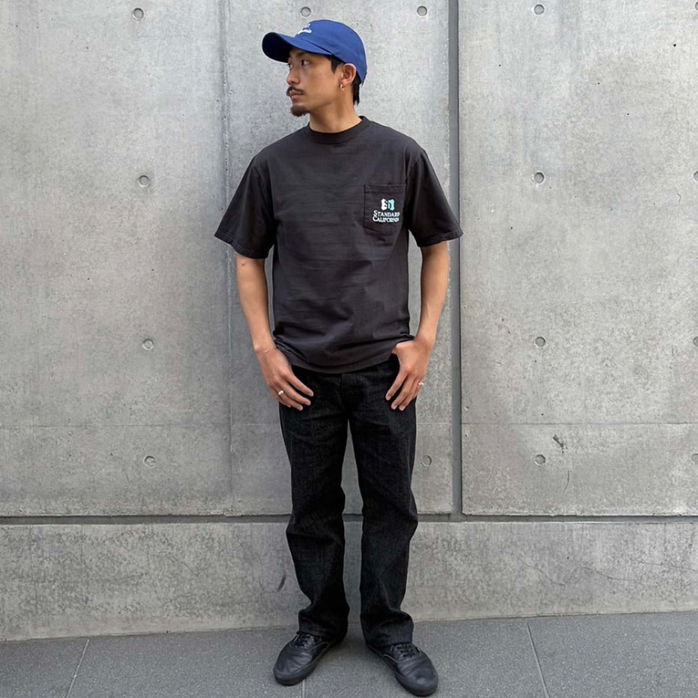 スタンダードカリフォルニア ヘヴィーウェイト シールド ロゴ ポケット ティー