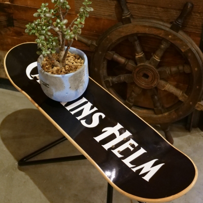 キャプテンズヘルム ロゴ スケート チェア | CAPTAINS HELM LOGO SK8
