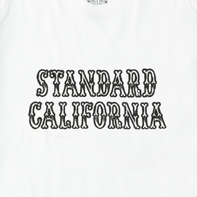 スタンダードカリフォルニア AH × エスディー ボーンズ ロゴ ロングスリーブ ティー