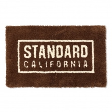 スタンダードカリフォルニア エスディー ボックス ロゴ ラグ マット