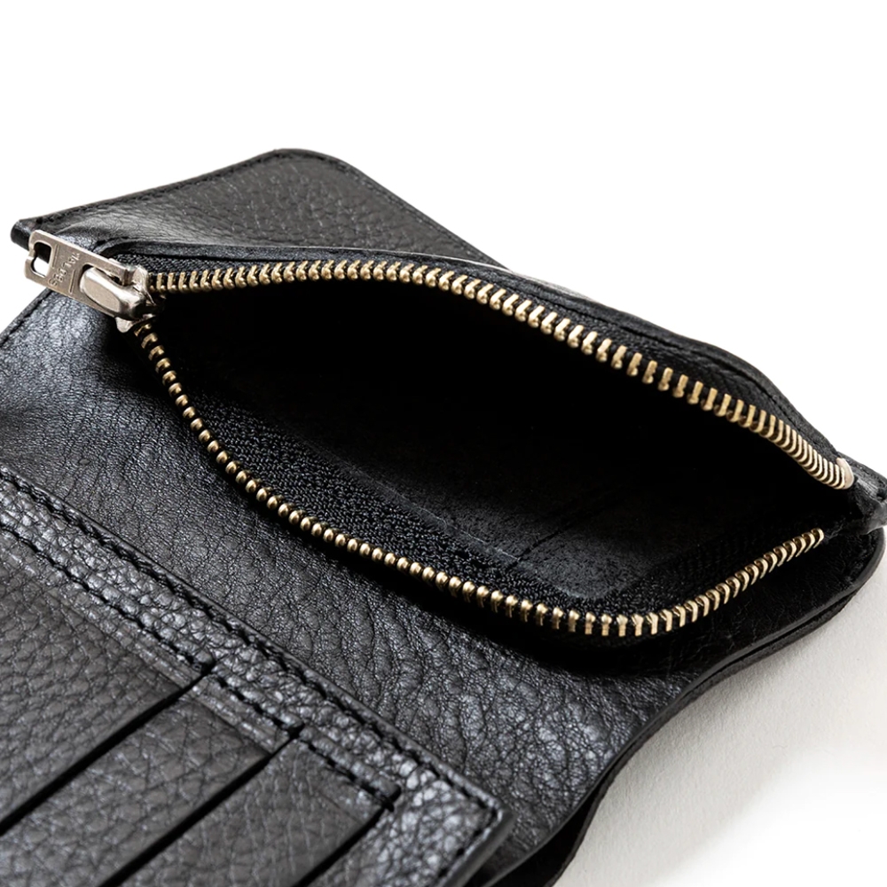 キャリー プレーン レザー ハーフ ウォレット ＜スタッズ チャーム