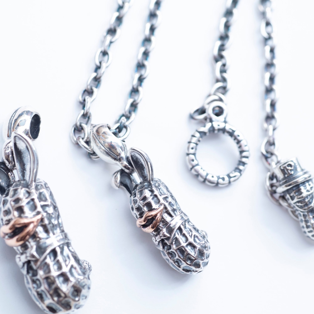 ピーナッツカンパニーエム バニー シルバー X K10Pg + チェーン 