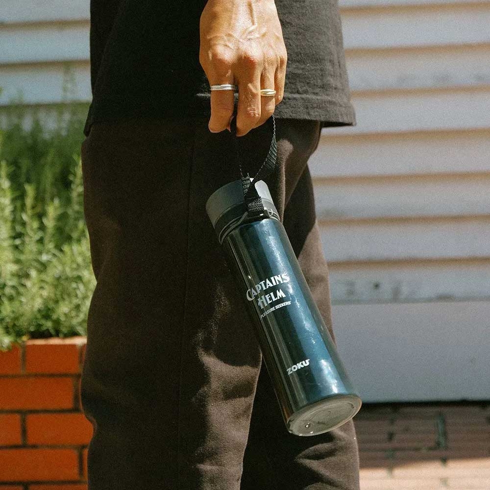 ゾク × キャプテンズヘルム イージーキャリー ウォーター ボトル