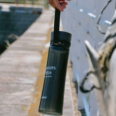 ゾク × キャプテンズヘルム イージーキャリー ウォーター ボトル