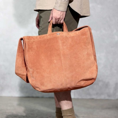 ピーナッツカンパニー ピグ スウェード ニュースペーパー バッグ