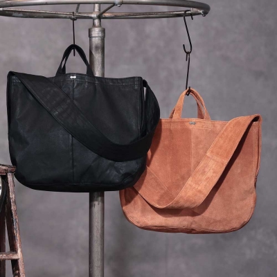 ピーナッツカンパニー ピグ スウェード ニュースペーパー バッグ