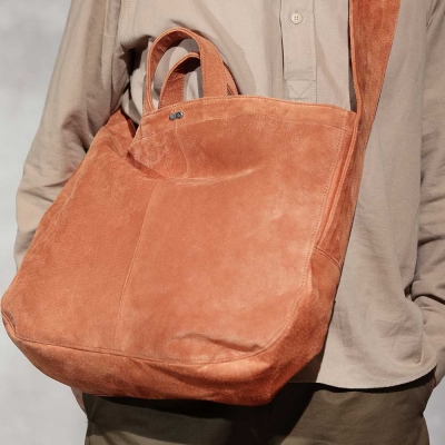 ピーナッツカンパニー ピグ スウェード ニュースペーパー バッグ