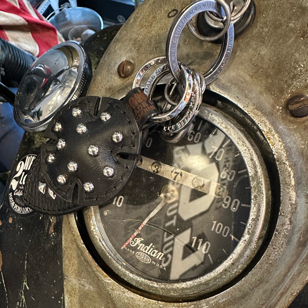 ロス オリジナル ハンダブ アイアンクロス レザーキーホルダー