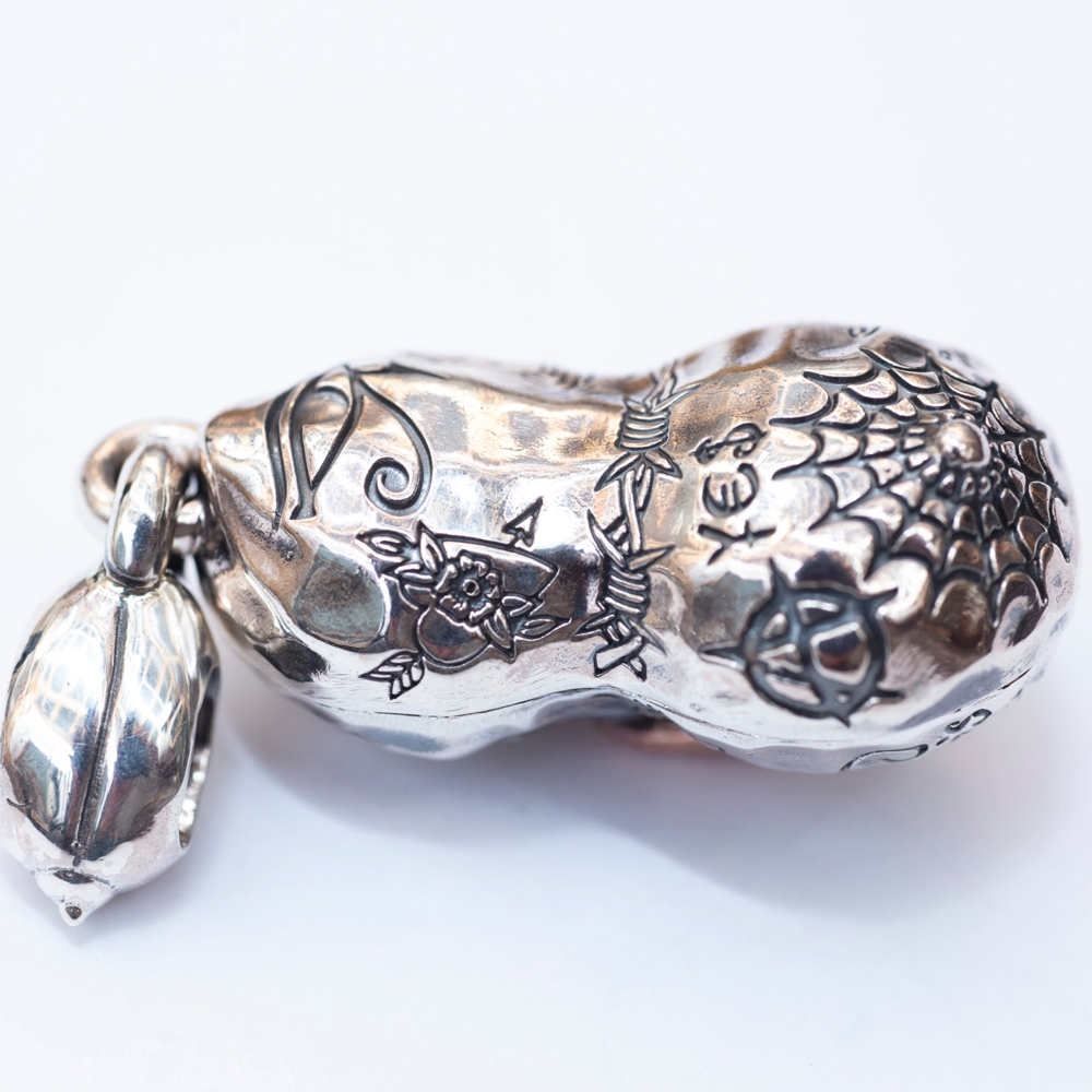 ピーナッツカンパニー ベロ タトゥー ピーナッツ (スライド) Lサイズ