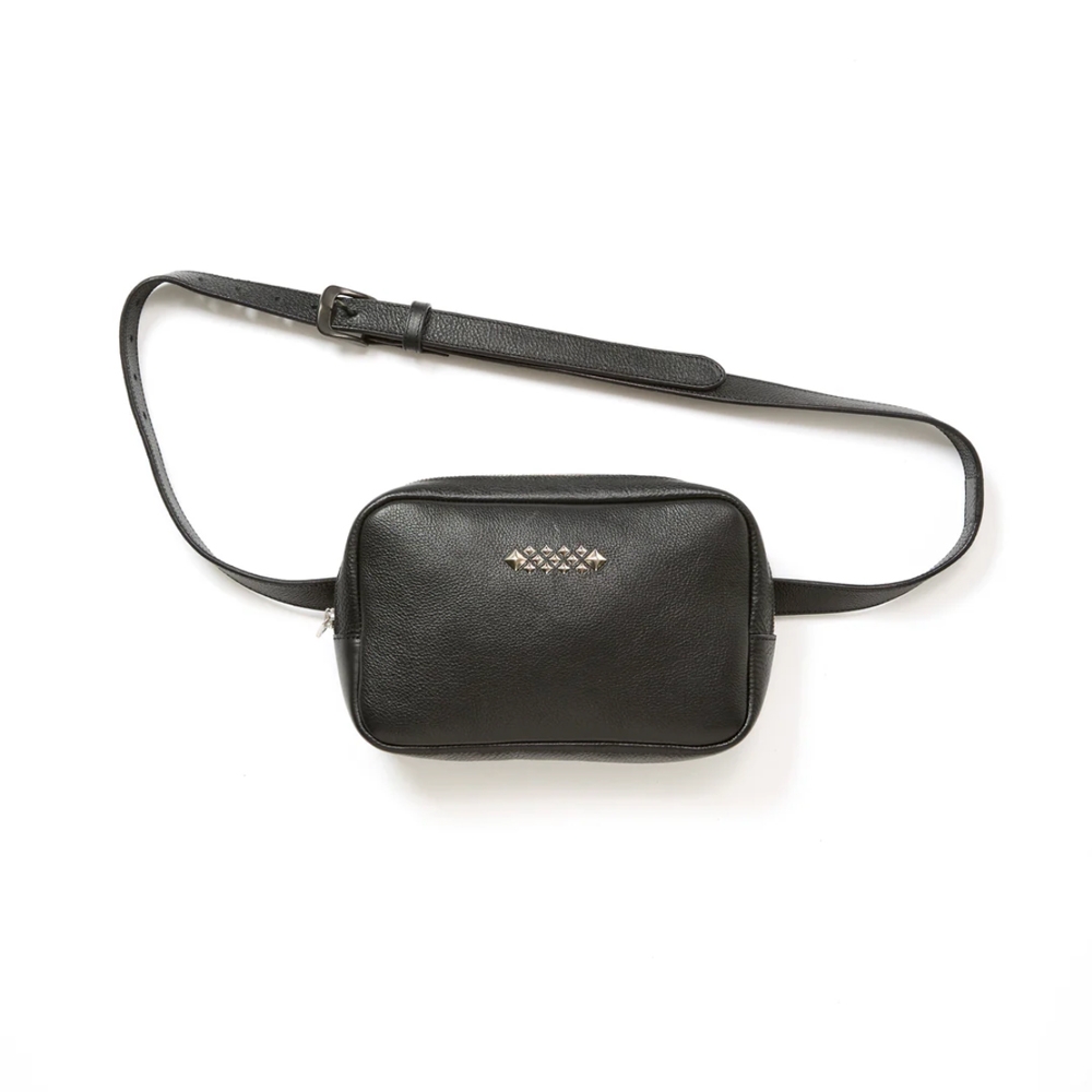 キャリー スタッズ レザー ボディーバッグ