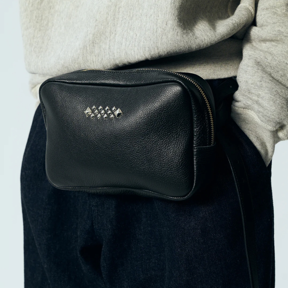 キャリー スタッズ レザー ボディーバッグ | CALEE STUDS