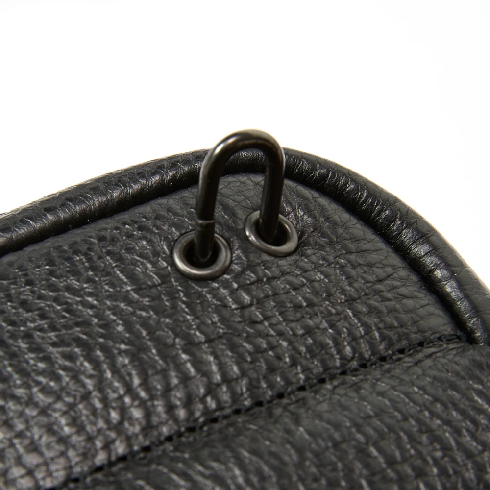 キャリー スタッズ レザー ボディーバッグ