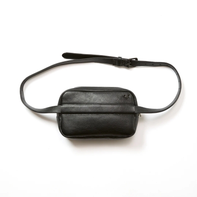 キャリー スタッズ レザー ボディーバッグ