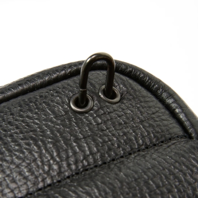 キャリー スタッズ レザー ボディーバッグ