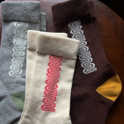 サーフスケートキャンプ ワーム ロゴ ソックス