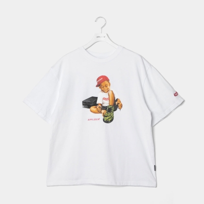 アップルバム “ブランド ニュー キックス (ピクセル カモ)” T-シャツ