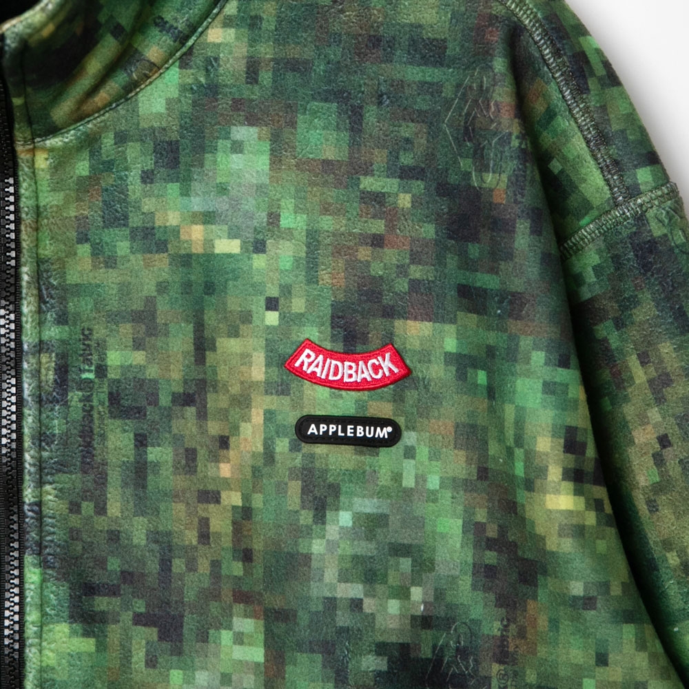 アップルバム “ピクセル カモ” フリース ジャケット