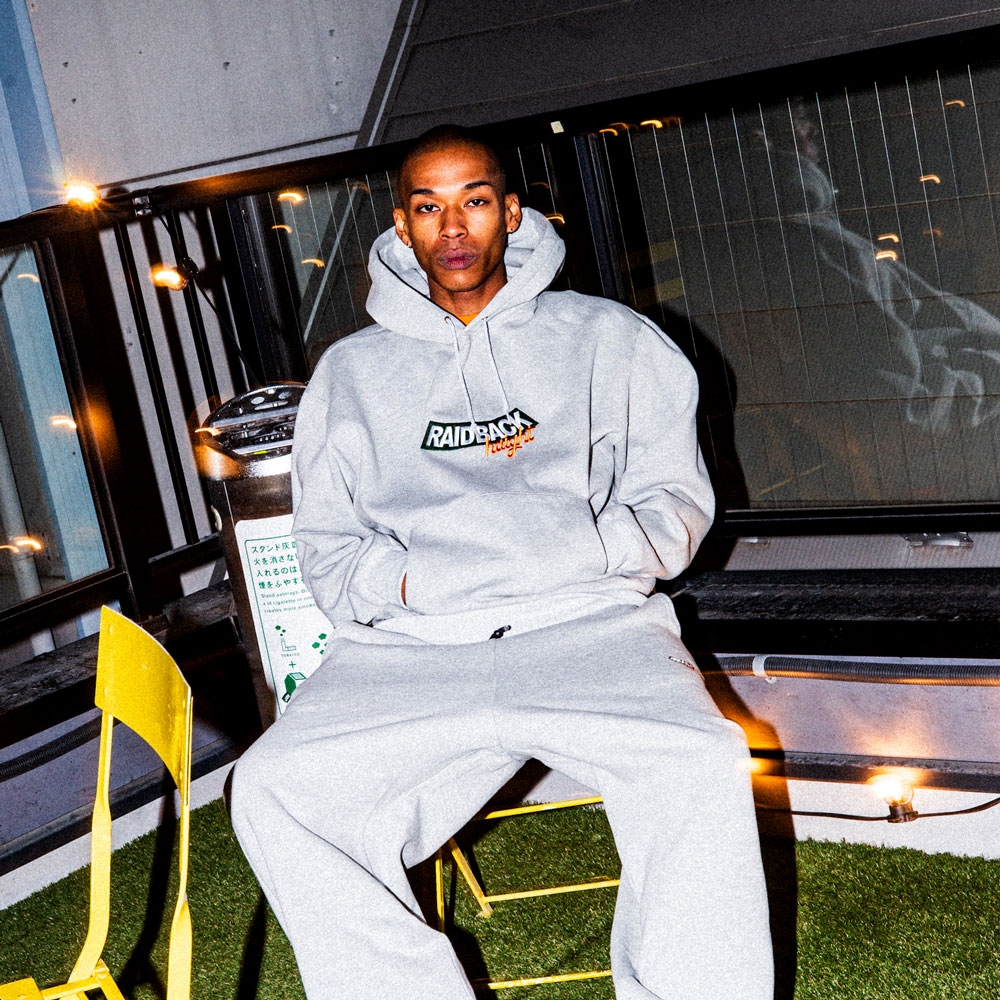 ヘイト × レイドバック アーチロゴ フーディー