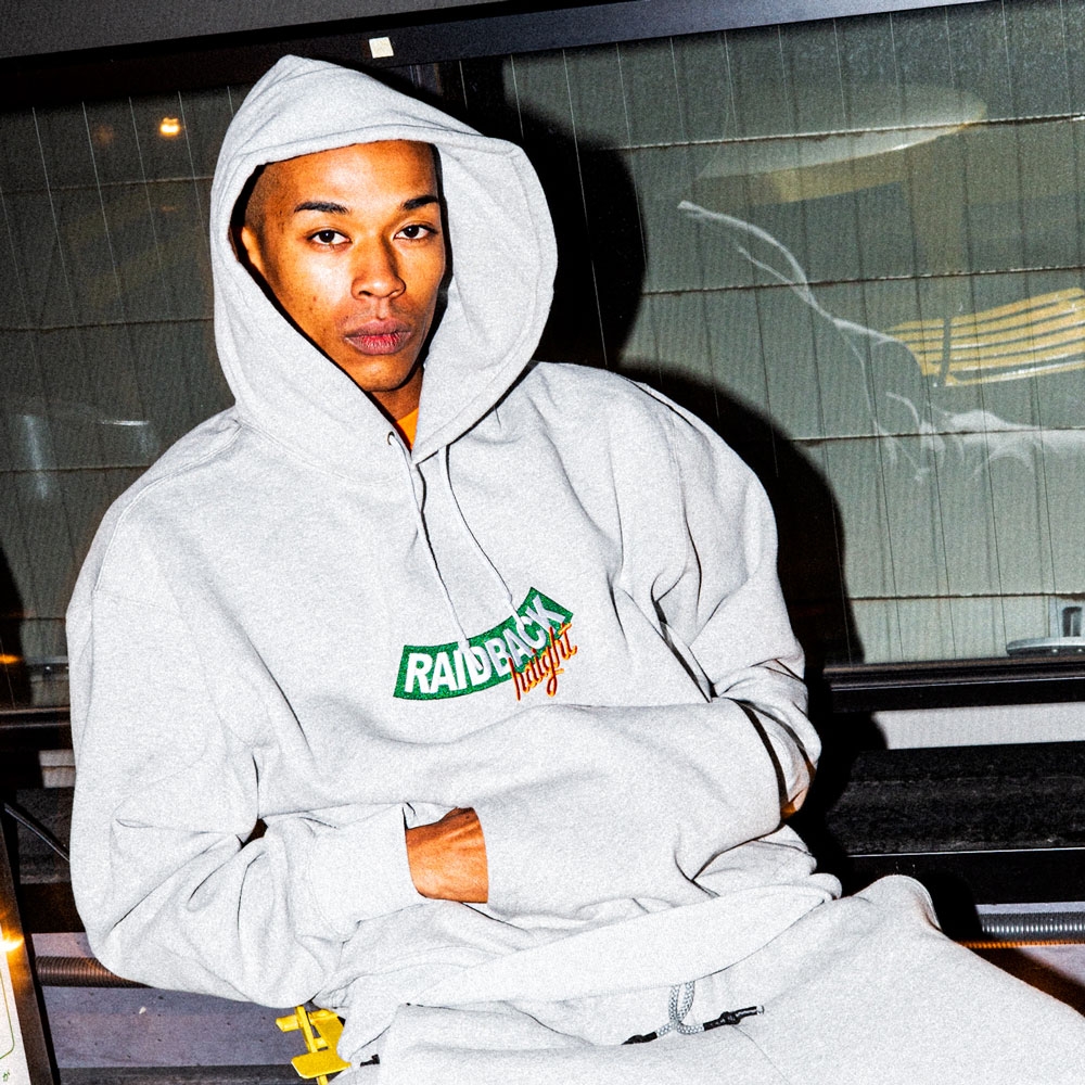 ヘイト × レイドバック アーチロゴ フーディー