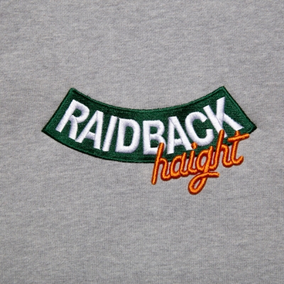 ヘイト × レイドバック アーチロゴ フーディー