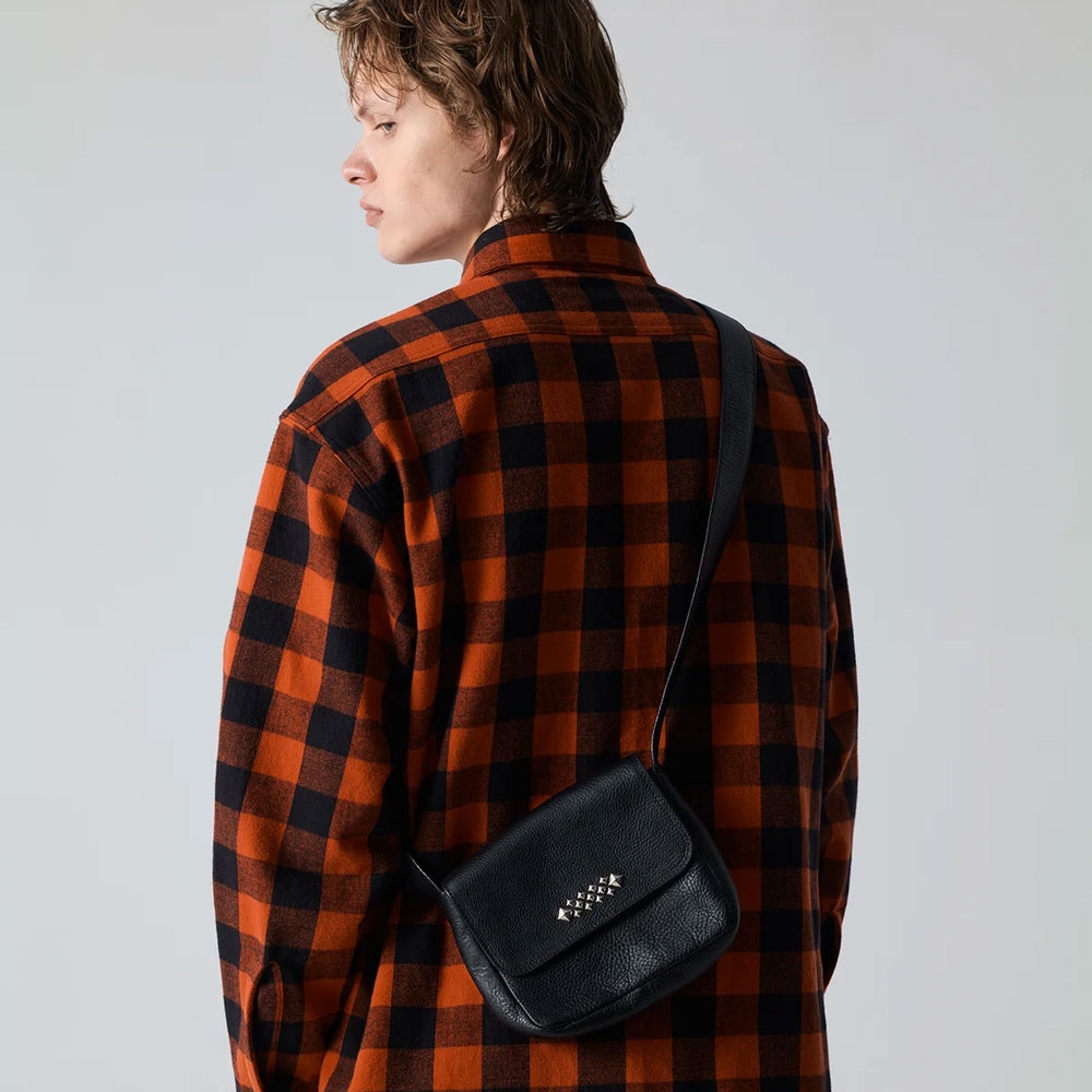 s*）様 【新品】☆CALEE　キャリー：葛屋東京　スタッズレザー　ポマードケー キャリー スタッズ レザー ショルダー ポーチ バッグ | CALEE STUDS