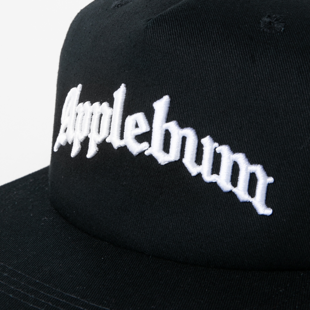 アップルバム “オールドイングリッシュロゴ” 5 パネル キャップ