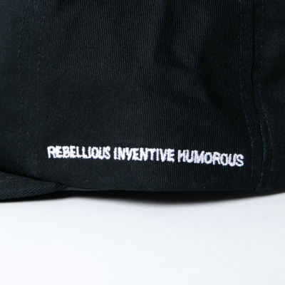 アップルバム “オールドイングリッシュロゴ” 5 パネル キャップ