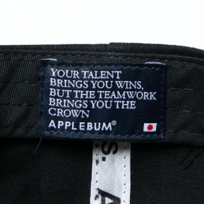 アップルバム “オールドイングリッシュロゴ” 5 パネル キャップ