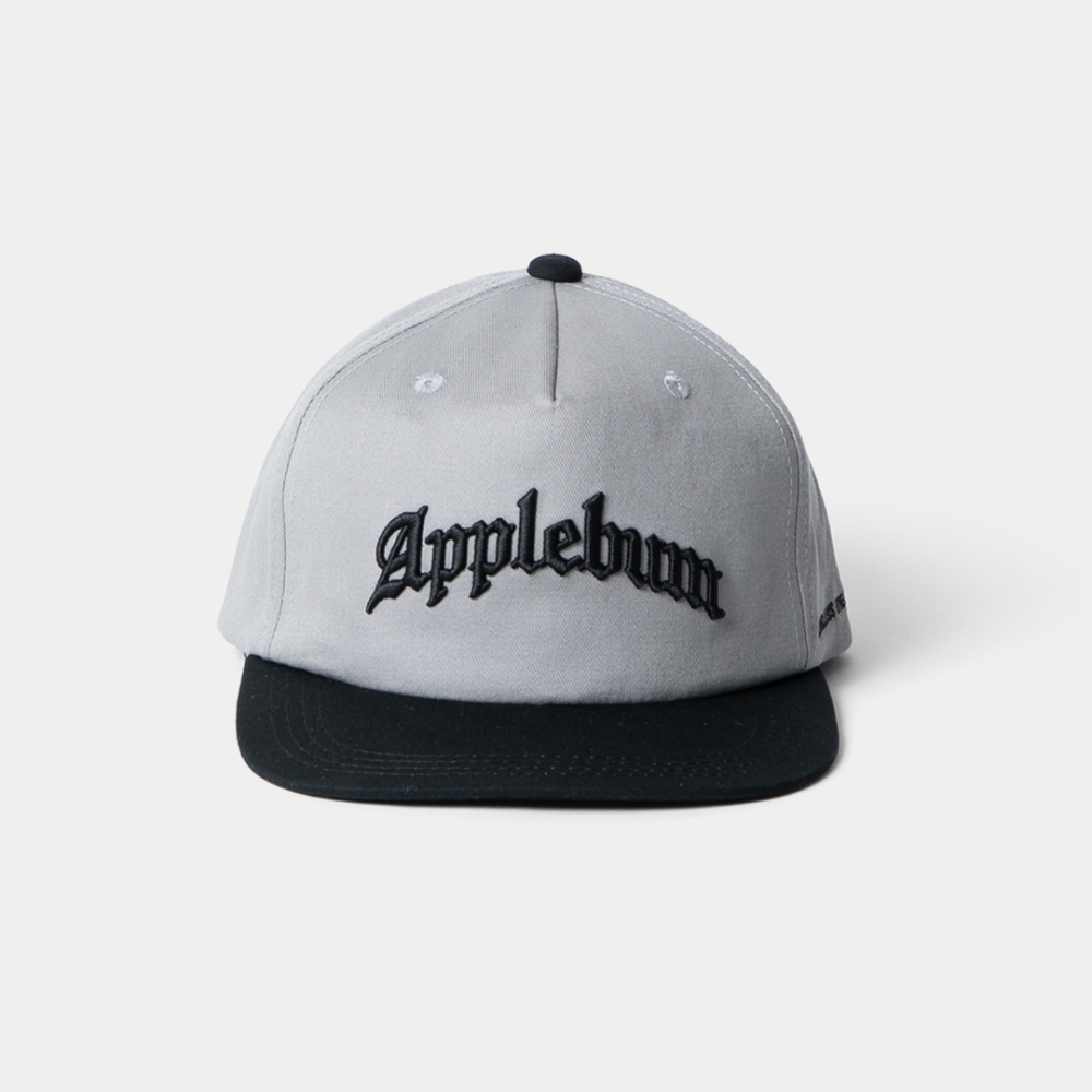 アップルバム “オールドイングリッシュロゴ” 5 パネル キャップ