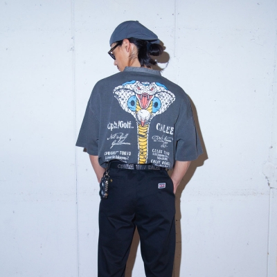 キャリー x キャプテンズヘルム ゴルフ ヘンリーネック コブラ tシャツ