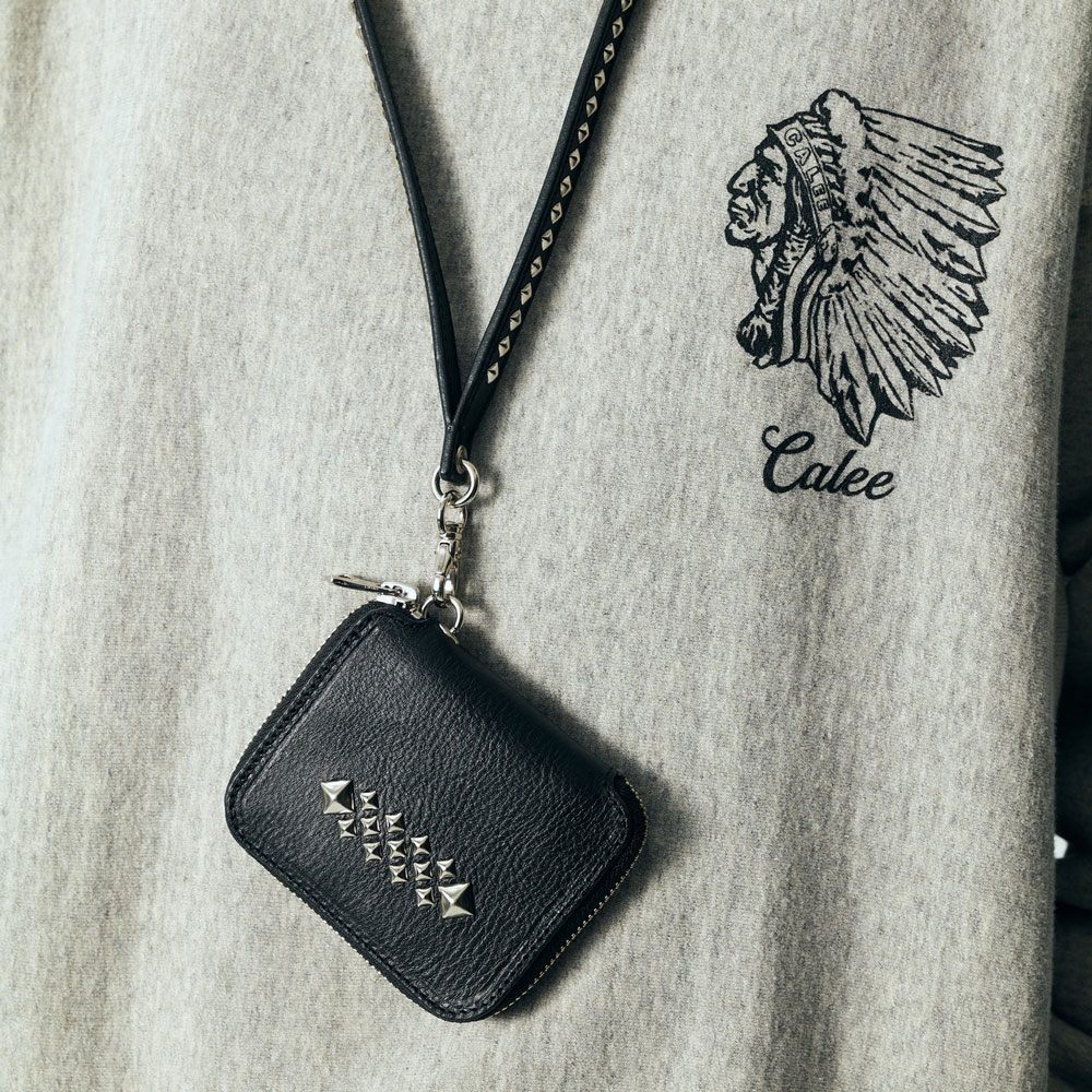 キャリー スタッズ レザー ジップ マルチ ウォレット | CALEE STUDS